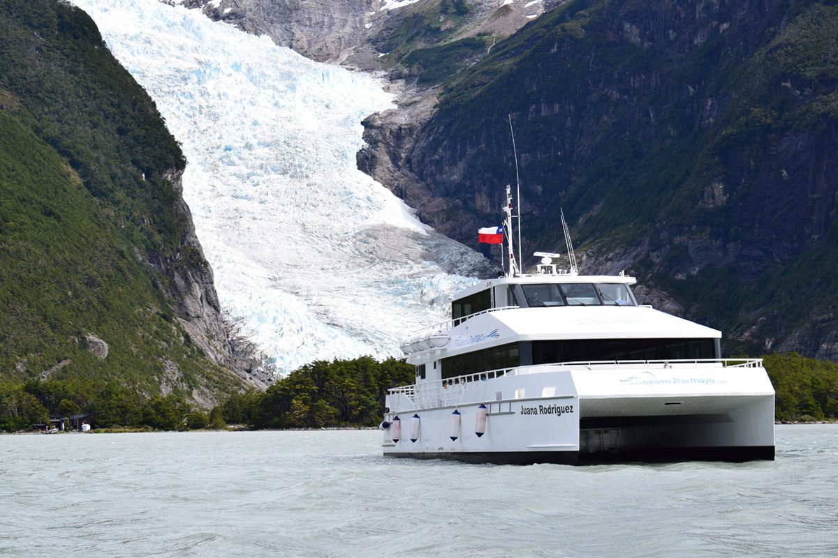 NAVEGACIÓN A LOS GLACIARES BALMACEDA Y SERRANO