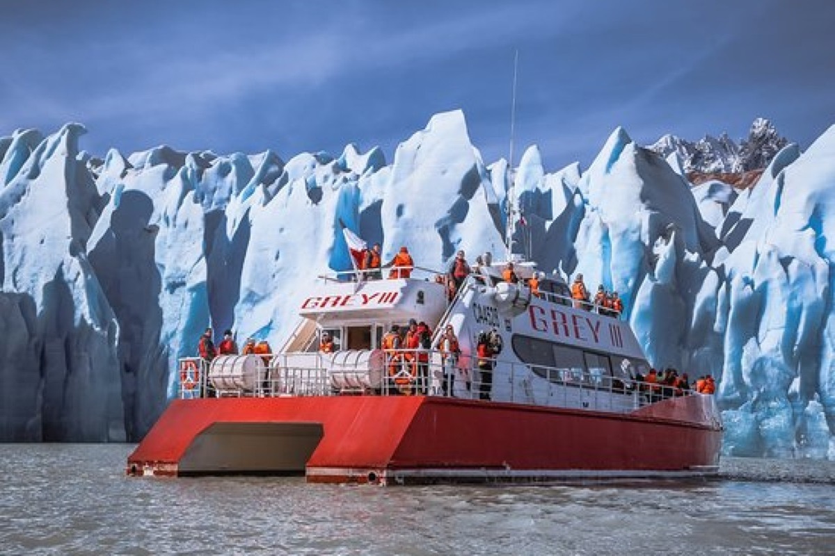 NAVEGACIÓN GLACIAR GREY + TRASLADOS